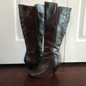 Portlandia Grey boots